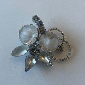 Vintage Givre Milk/ Clear Glass Brooch